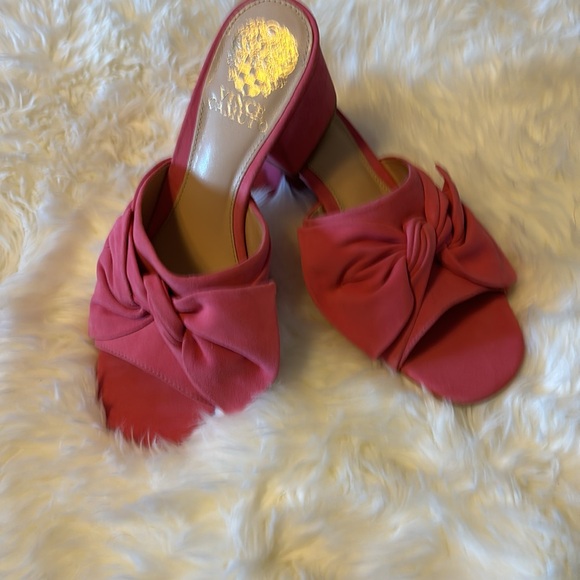 VINCE CAMUTO Kitten Heels 👠 - Picture 3 of 8